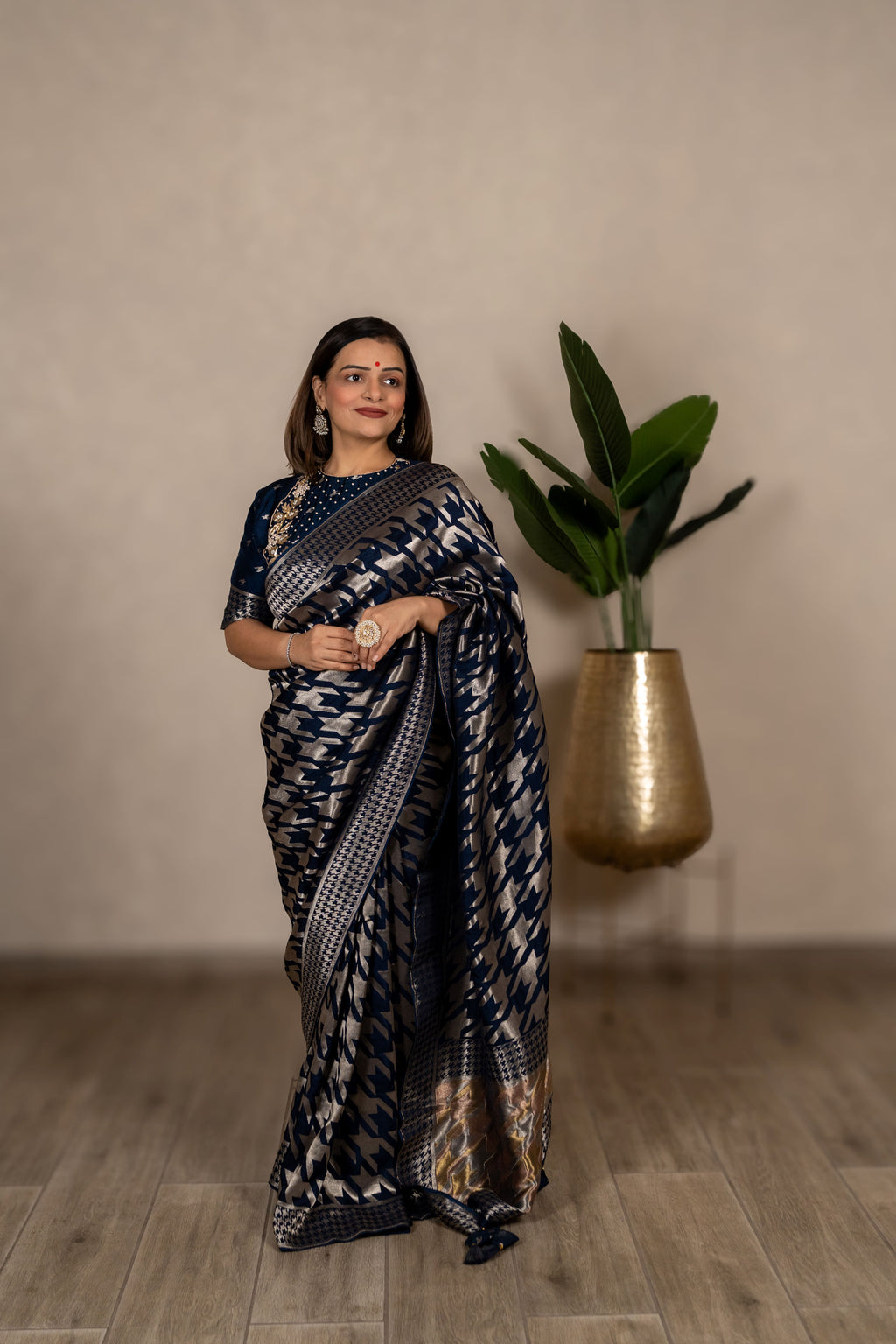 Banarasi Houndstooth Checks Saree – Navy Blue