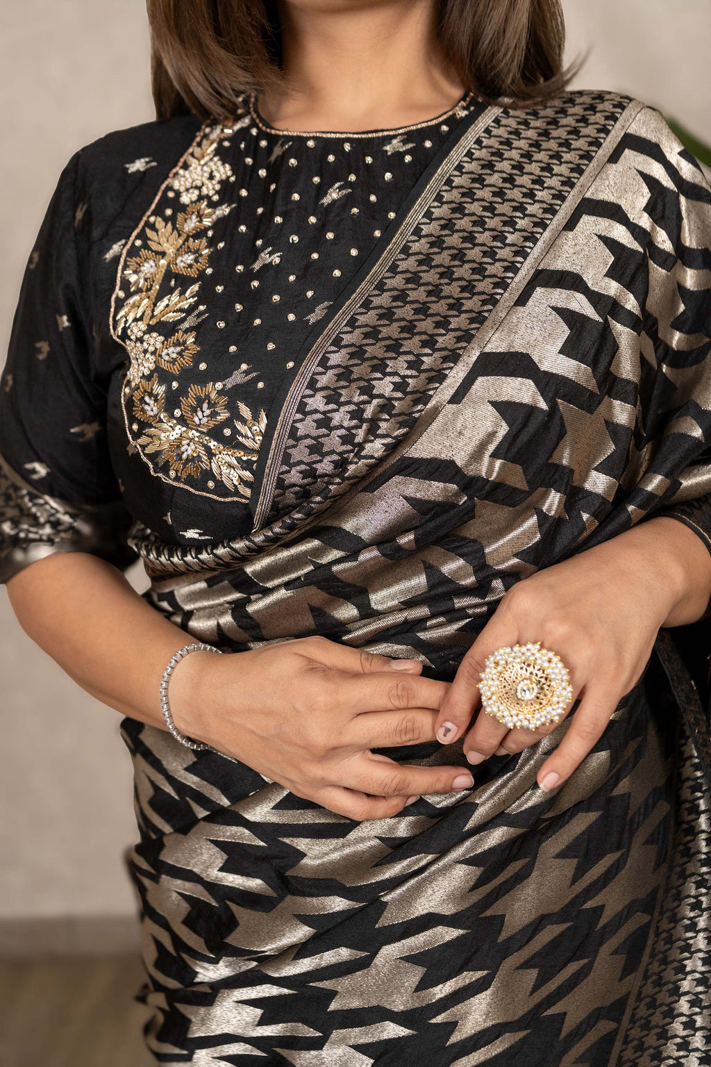 Banarasi Houndstooth Checks Saree – Black