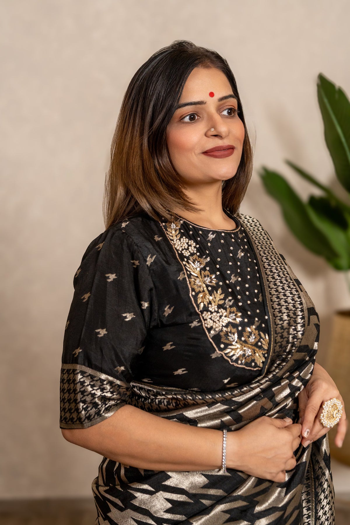 Banarasi Houndstooth Checks Saree – Black