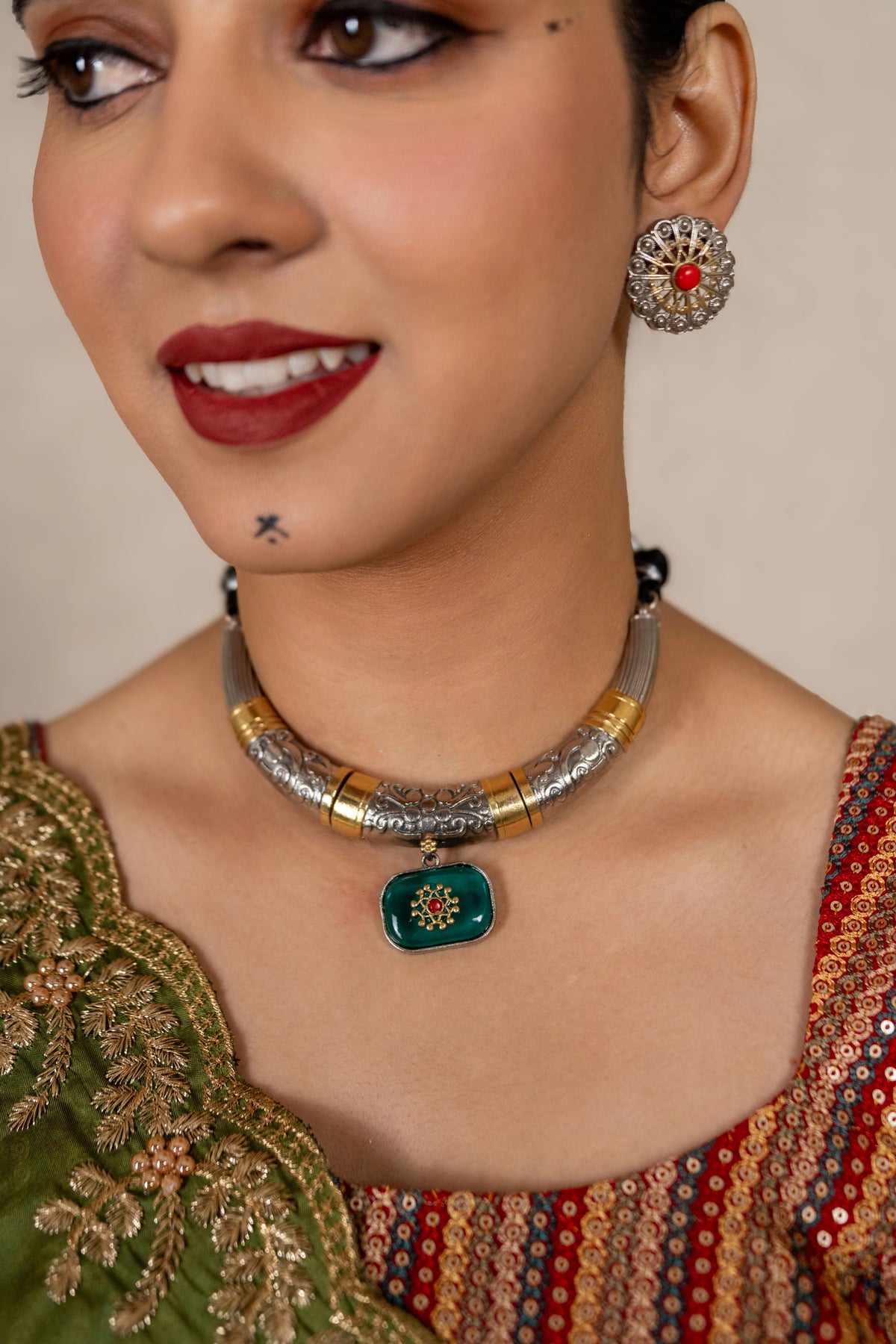 Vrinda Dual-Tone Hasli Necklace Set - Blue